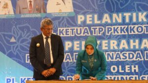 Pj Ketua TP-PKK dan Dekranasda Kendari Resmi Dilantik, Pj Wali Kota Titip Kebersihan Kota