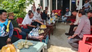 Pj Wali Kota Sapa Masyarakat Lalodati, Upayakan Aspal Jalan dan Penerangan Jalan di TPU