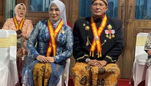 Pj Wali Kota Kendari Muhammad Yusup Terima Gelar Kebangsawanan Raja Surakarta di Solo