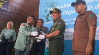Perkuat Ekonomi Sirkuler di Rammang-rammang, PT Vale Donasi 5.000 Bibit Pohon