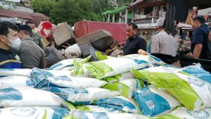 Dinas Sosial Provinsi Sultra Salurkan Bantuan Beras untuk Korban Banjir di Kendari