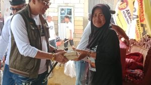 Dipimpin La Ode Riago, Persatuan Masyarakat Muna Indonesia Bantu Korban Banjir di Kendari
