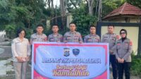 Dit Reskrimsus dan Bid TIK Polda Sultra Bagikan Takjil kepada Masyarakat Kota Kendari