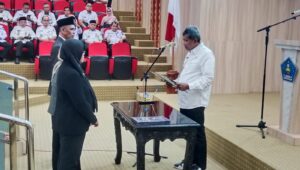Pj Walikota Lantik Direktur PDAM Tirta Anoa, Aneka Usaha dan Dewan Pengawas Pasar Kota Kendari