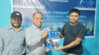 Bachrun Labuta Ambil Formulir Pendaftaran Bakal Calon Bupati Muna di Partai Demokrat