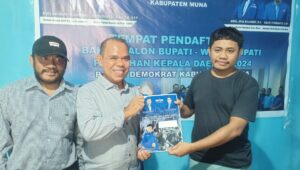 Bachrun Labuta Ambil Formulir Pendaftaran Bakal Calon Bupati Muna di Partai Demokrat