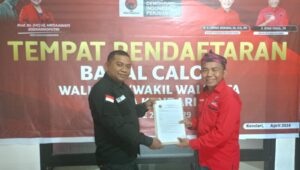 Pendiri AP2 Sultra La Ode Hasanuddin Kansi Ambil Formulir di PDIP Maju Calon Wali Kota Kendari
