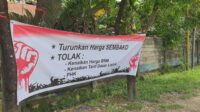 Beredar Spanduk Bertuliskan Tolak Kenaikan Harga BBM di Kota Kendari