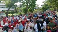 Ribuan Masyarakat Padati Jalan Sehat HUT Kota Kendari Ke-193 Berhadiah Dua Paket Umroh