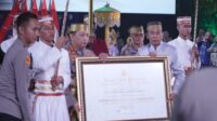 Kapolri Diberi Gelar Adat Pusaka oleh Dewan Adat dan Kerajaan di Sulawesi Selatan