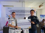 Jasa Raharja Sultra Salurkan Bantuan Pupuk kepada Masyarakat Tawanga Konawe