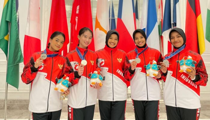 Membanggakan, Tim Terjun Payung Polri Raih Prestasi di Kejuaraan Skydiving Asia dan Dunia