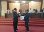 Plt Bupati Muna Serahkan LKPj 2023 ke DPRD Muna