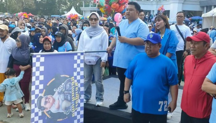 Masyarakat Padati Jalan Sehat Gemoynya Kendari, Politis Ishak Ismail dan Istri Pun Hadir
