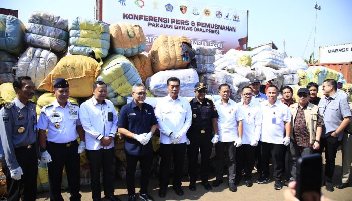 1.883 Bal Pakaian Bekas Disita Bareskrim, Kabareskrim: Demi Selamatkan Industri Lokal dan UMKM