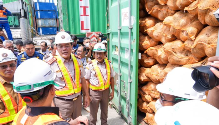 Kelapa Bulat dari Kendari Diekspor Ke Tiongkok