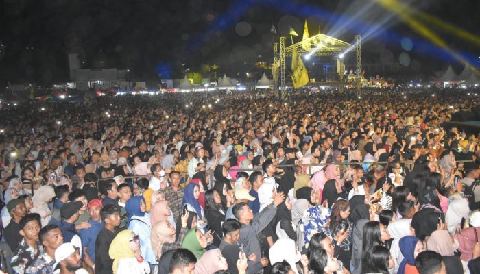 Ribuan Masyarakat Menyaksikan Deklarasi Pencalonan Walikota Siska Karina Imran – Sudirman