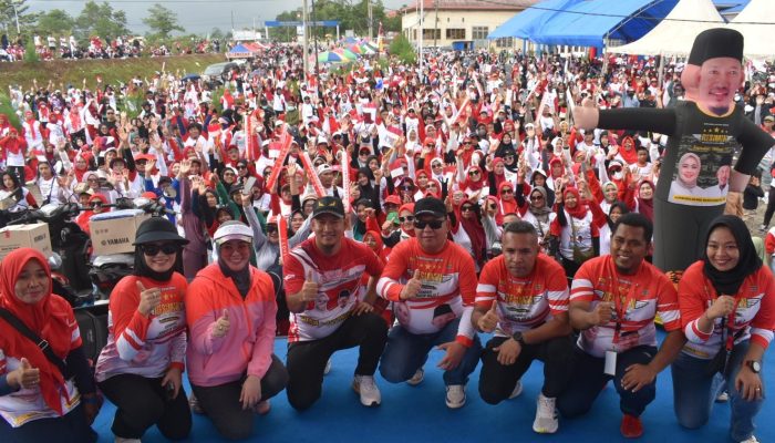Ribuan Warga Kecamatan Baruga Menyatu dengan Siska – Sudirman Semarak Jalan sehat Kemerdekaan