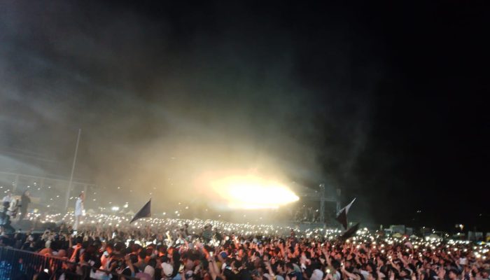 Ribuan Masyarakat Saksikan Deklarasi ASR- Hugua Pasangan Calon Gubernur Sultra