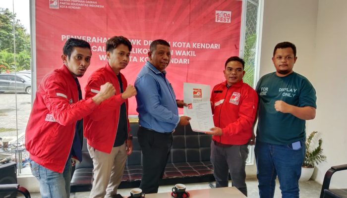 DPD PSI Kota Kendari Serahkan B1.KWK kepada Giona Subhan di Pilwali Kota Kendari