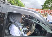 Tampil Beda, Giona Menyopir Sendiri ke KPU Bersama Subhan Mendaftar Calon Walikota