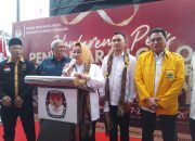 Daftar ke KPU Sultra, Tina Nur Alam dan LM Ikhsan Ridwan Siap Kerja Membangun Sultra