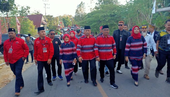 Puluhan Ribu Pendukung Mengantar Bachrun – Asrafil Mendaftar di KPU sebagai Calon Bupati dan Wakil Bupati Muna