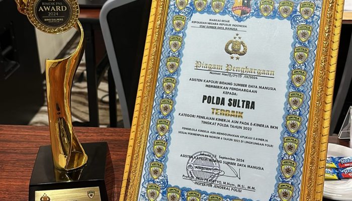 Biro SDM Polda Sultra Raih Penghargaan Polda Terbaik dalam Penilaian Kinerja ASN
