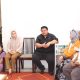 Yudhianton dan Nirna saat blusukan ke Kelurahan Kambu menyerap spirasi warga. (Foto: Ist/KR)