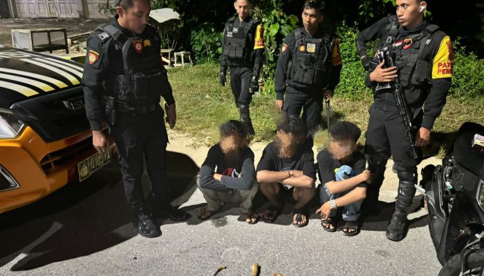 Tim Patroli Polda Sultra Amankan Tiga Pemuda Bawa Sajam Saat Konvoi di Anduonohu
