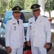 Plt. Kepala BKPSDM Muna, LM. Asmadi Teno (kiri), bersama Sekretaris Dinas Perhubungan Muna, La Impres. (Foto: LM Nur Alim/KR)
