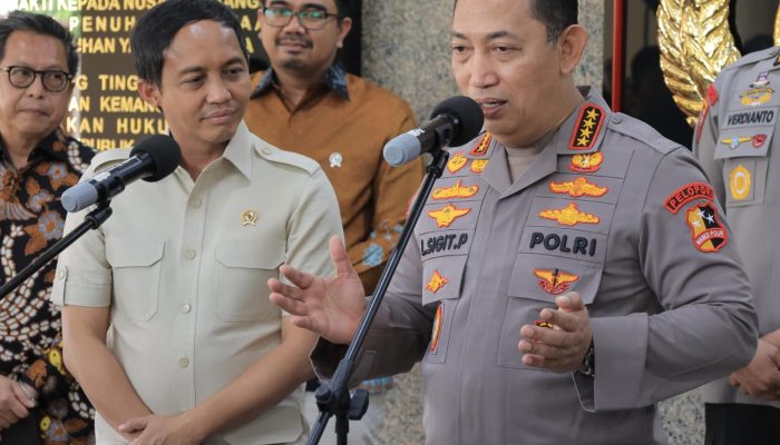 Menhut Raja Juli Antoni Temui Kapolri Bahas Penegakan Hukum Kehutanan