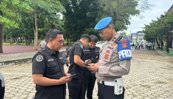 Bid Propam Polda Sultra Periksa Handphone Personel Polri, Pastikan tidak Terlibat Judi Online