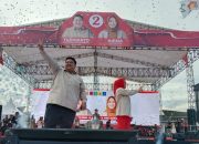Ribuan Warga Kendari Padati Kampanye Akbar Yudhianto-Nirna, Seragam Sekolah Gratis jadi Janji Utama