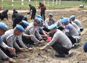 Bidpropam Polda Sultra Dukung Program Ketahanan Pangan di Kelurahan Nanga-Nanga