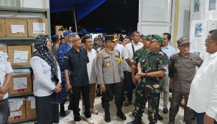 Kapolda Sultra dan Pangdam XIV Hasanuddin Patroli Skala Besar di Kendari Jelang Pemungutan Suara Pilkada