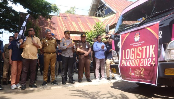 Pj Wali Kota Lepas Distribusi Logistik Pilkada 2024 di Kota Kendari Dikawal Ketat Kepolisian