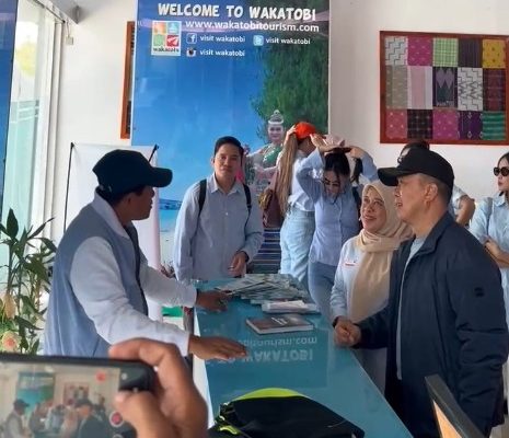 Kunjungi Wakatobi, ASR dan Hugua Bertekad Kembalikan Penerbangan Bandara Matahora