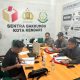 Tim Hukum pasangan calon Wali Kota dan Wakil Wali Kota Kendari nomor urut 2 Yudhianto Mahardika Anton Timbang dan Hj. Nirna Lachmuddin (Yudhi-Nirna) saat melakukan pelaporan di Bawaslu Kota Kendari. (Foto: Ist/KR)