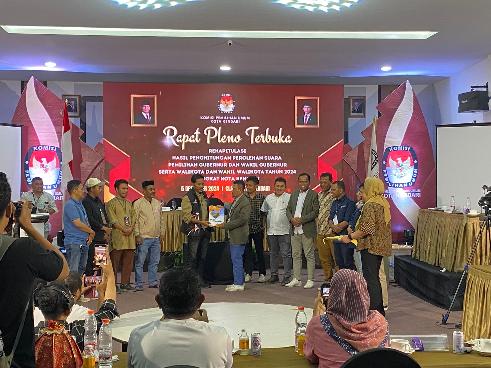 Suasana rapat pleno KPU Kota Kendari penetapan pasangan calon Wali Kota dan Wakil Wali Kota Kendari pemenang Pilkada Serentak Tahun 2024. (Foto: Ist/KR)