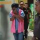 Kejaksaan Negeri (Kejari) Muna saat melakukan penahanan terhadap tersangka inisial H yang akan dibawah ke Rutan kelas IIB Raha. (Foto: LM Nur Alim/KR)