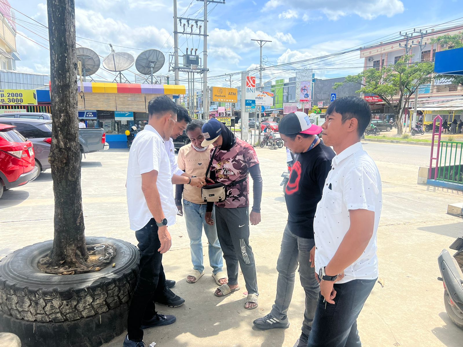 Polisi Beri Pembinaan Juru Parkir Liar di Dua Lokasi di Kendari. (Foto: Ist/KR)