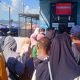 Ilustrasi antrian pembelian tiket konvensional di Kendari. (Foto: Ist/KR)