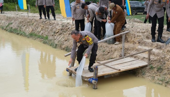 Wakapolda Sultra Dorong Ketahanan Pangan Melalui Budidaya Ikan di Polsek Meluhu