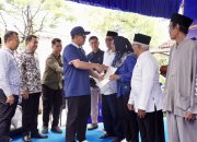 Menteri Nusron Menyerahkan Sertipikat kepada Masyarakat Kampung Nelayan Muara Angke, Memiliki Kekuatan Hukum yang Kuat