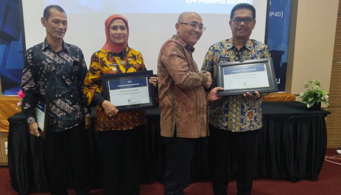 Pemda Muna Raih Penghargaan Setoran Pajak Terbesar dari KPP Pratama Baubau