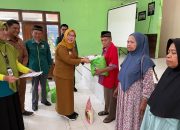 Peringati Hari Lansia Nasional, Pemkot Kendari Berikan Bantuan Pangan Kepada 100 Lansia