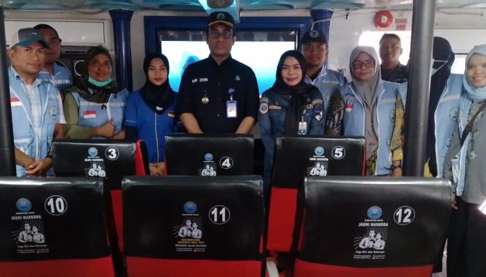 Memperingati HANI 2025, BNNK Muna Branding Tempat Duduk Kapal Rute Raha – Kendari Jauhi Narkoba
