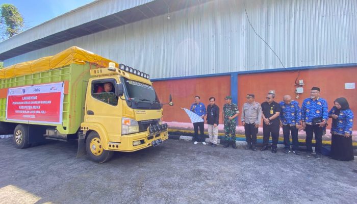 BULOG Raha Tuntas Salurkan Beras Bantuan Pangan Gratis kepada 19.913 PBP di Muna