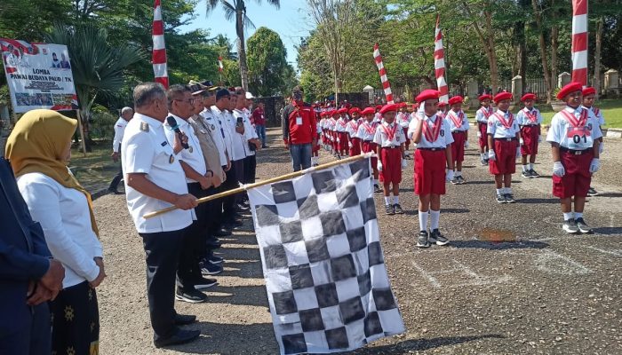 Bupati dan Wakil Bupati Muna Kompak Melepas 125 Peserta Gerak Jalan Indah Tingkat SD se-Kabupaten